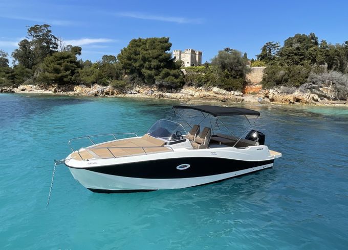 Quicksilver Activ 755 Sundeck