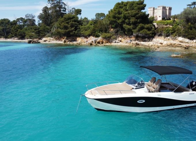 Quicksilver Activ 755 Sundeck