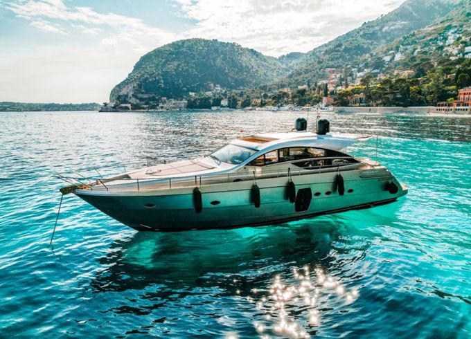 Pershing 64