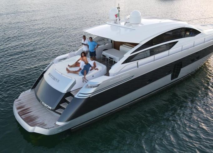 Pershing 64