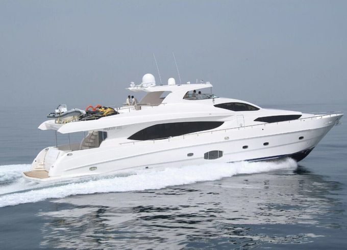 Majesty Yachts 101 FEET