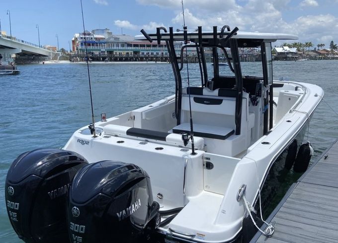 Robalo Center Console