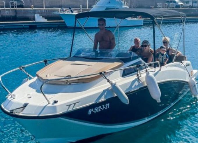 Quicksilver Activ 555 Cabin