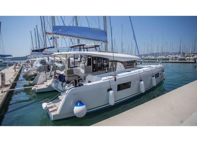 Lagoon 42