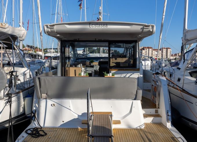 Sealine C390