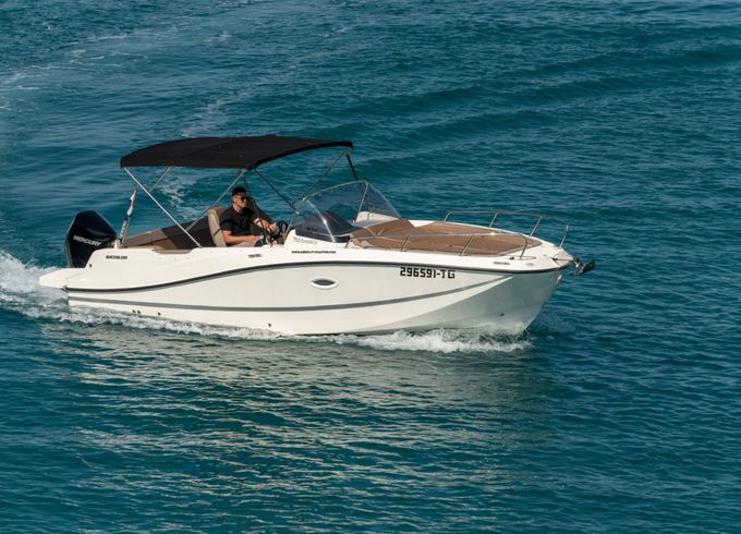 Quicksilver Activ 755 Sundeck