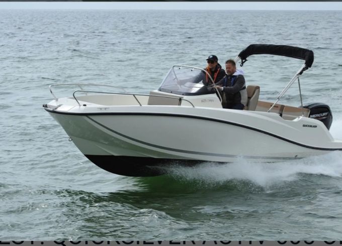 Quicksilver 555 Commander