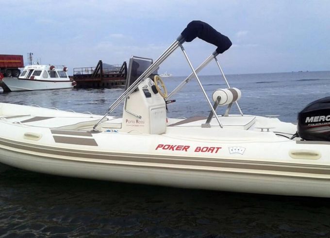 Poker boat