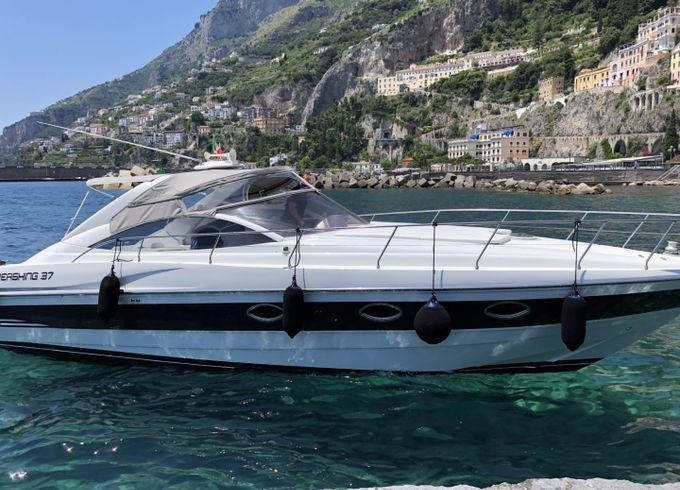 Pershing 37