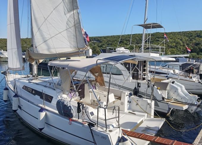 Dufour 310
