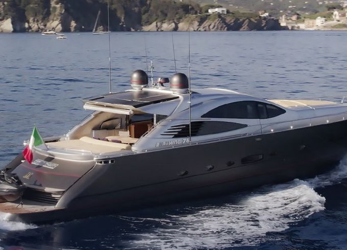 Pershing 76