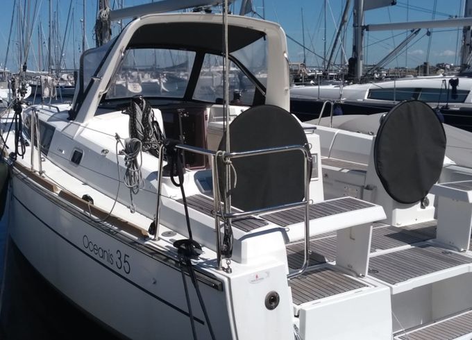 Bénéteau Oceanis 35