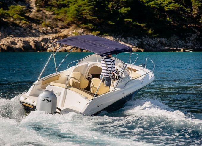 JEANNEAU Cap Camarat 715WA