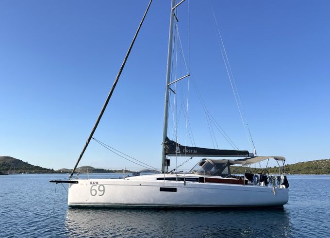 Bénéteau First 36