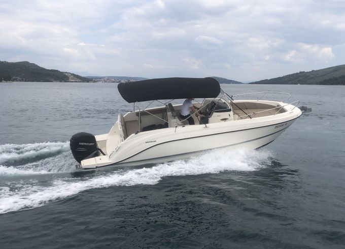Quicksilver Activ 805 Open