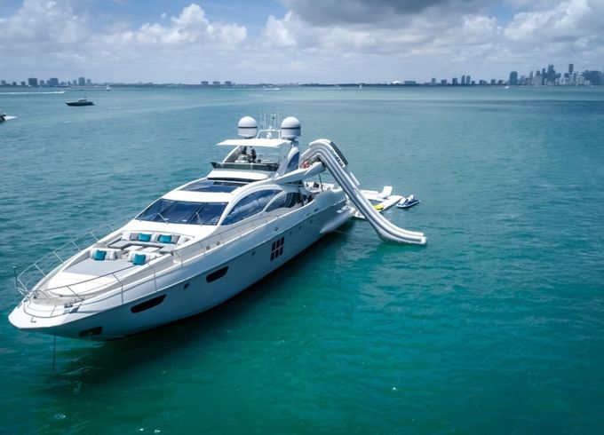 Azimut 103’ azimut S