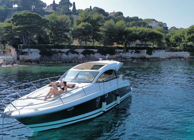 Prestige Yachts 590
