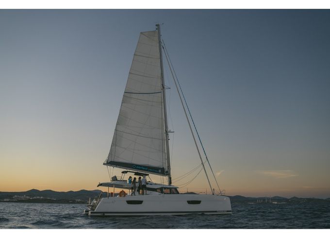Fountaine Pajot 47 SAONA LUX (GEN,AC,WATERMAKER)