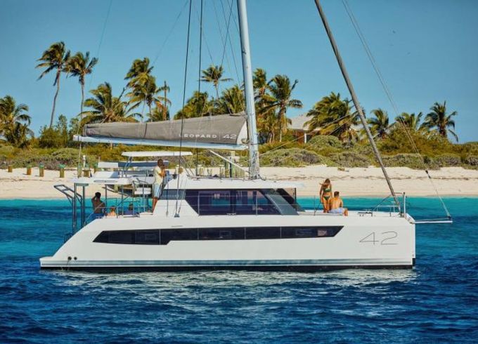 Leopard Catamarans / Robertson & Caine Leopard 42 - 4 cab.