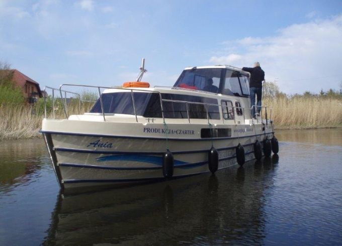 Low Cost Vistula Cruiser 30 SE