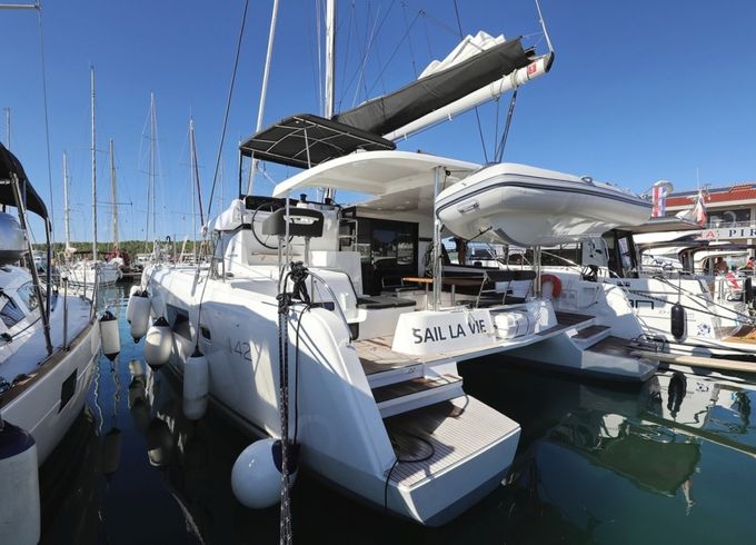 Lagoon 42