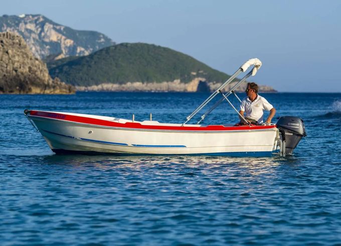 Yamaha Up To 6 Persons, 15 HP engine