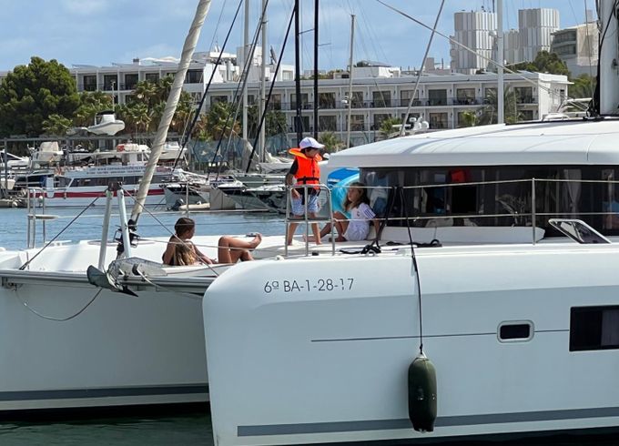 Lagoon 42