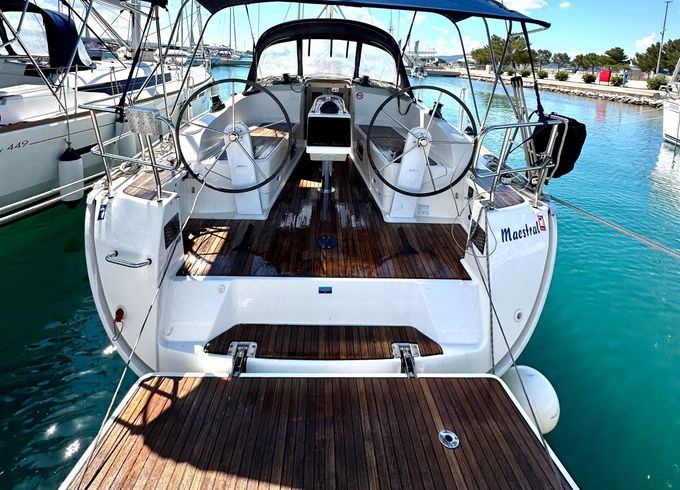 Bavaria Cruiser 37