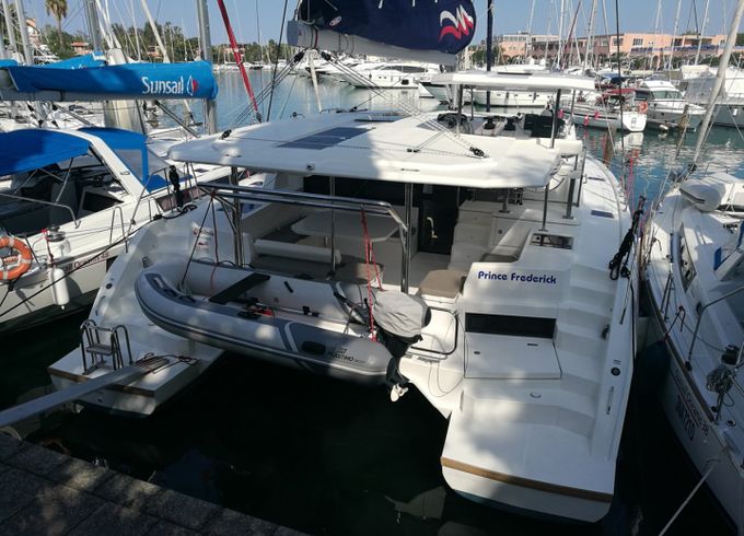 Leopard Catamarans / Robertson & Caine Leopard 45