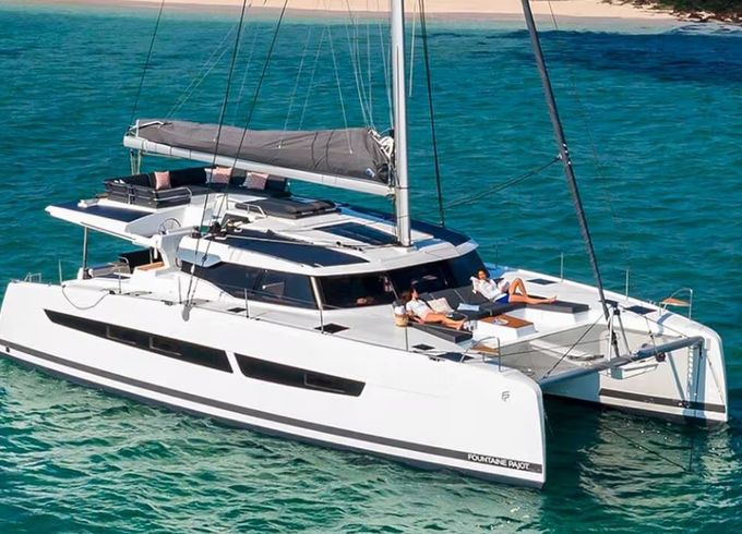 Fountaine Pajot Aura 51