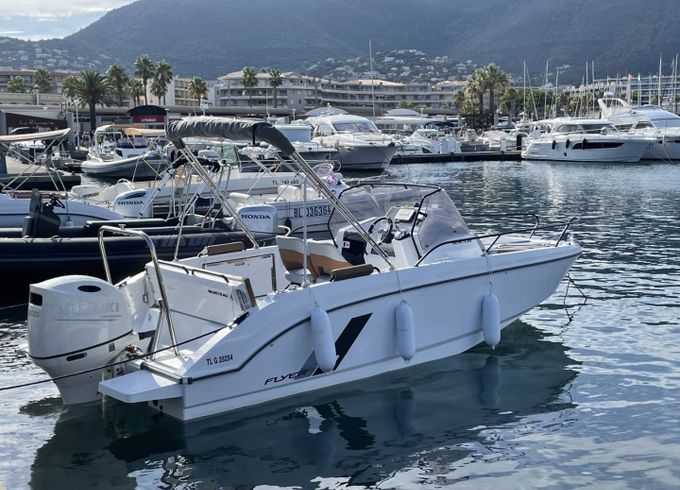 Bénéteau Flyer 7 SUNdeck