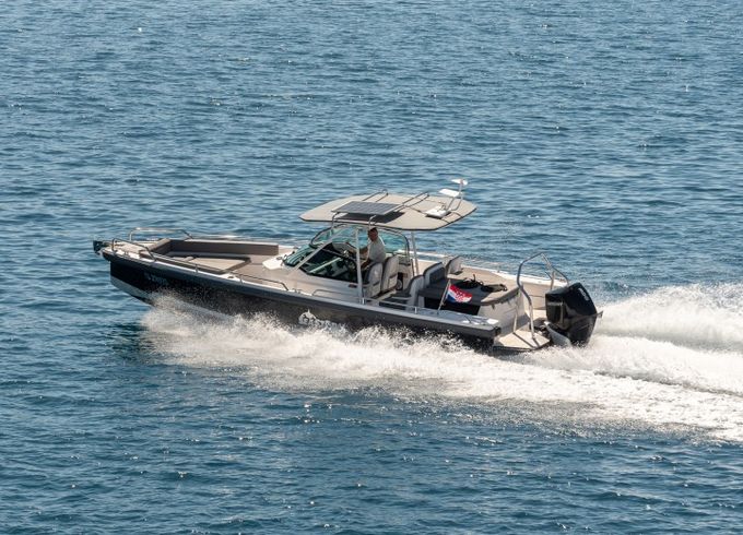 Axopar 28 T-Top