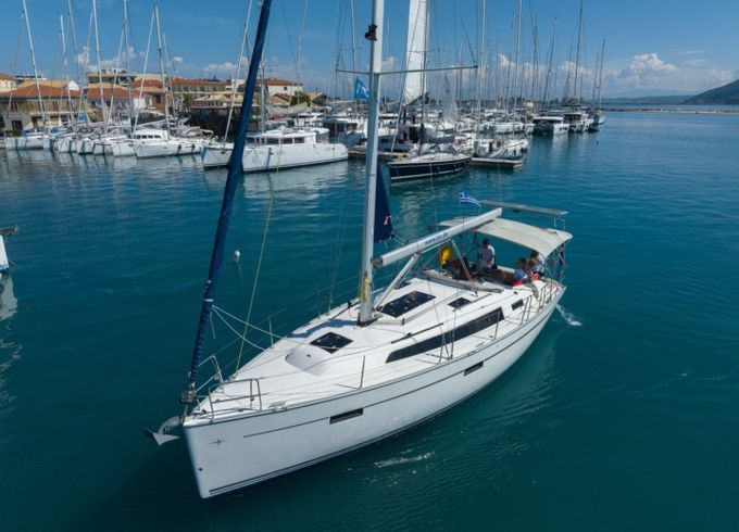 Bavaria Cruiser 37