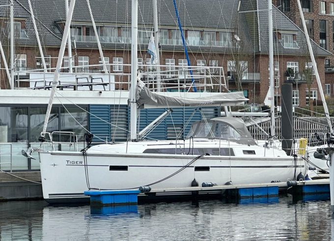 Bavaria Cruiser 37
