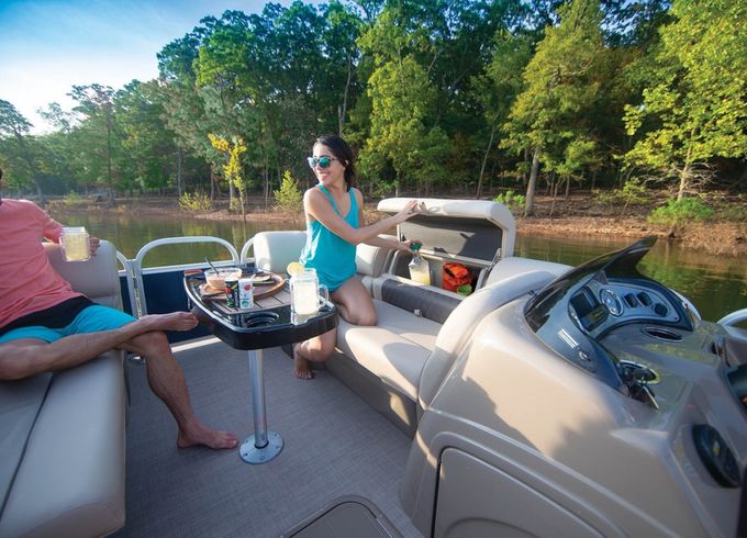 SUN TRACKER PARTY BARGE 24XP3