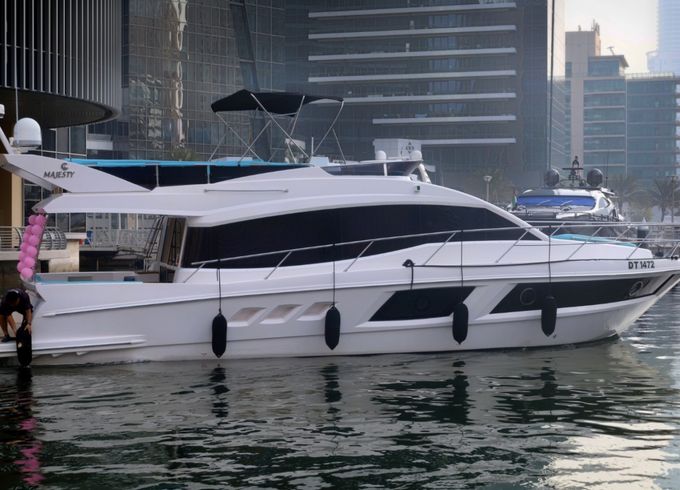 Majesty Yachts 48