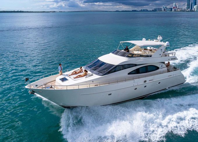 Azimut Salt Shaker