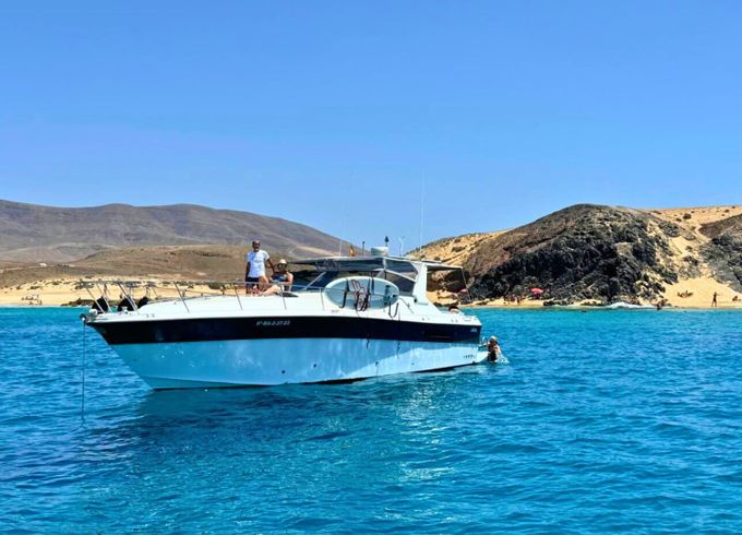 Sea Ray 390 Express Cruiser
