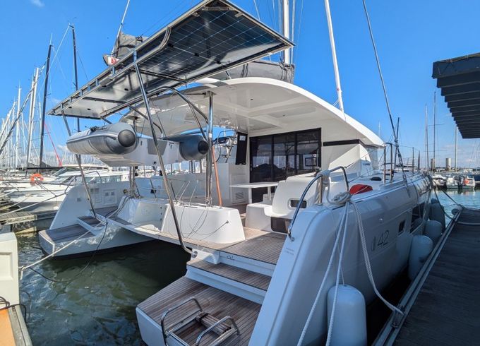 Lagoon 42