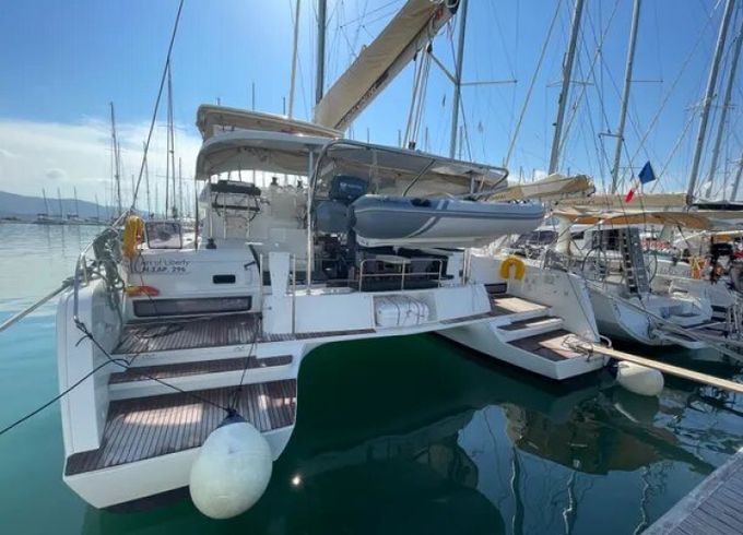 Lagoon 42