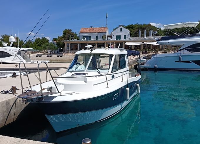 Bénéteau Antares 760
