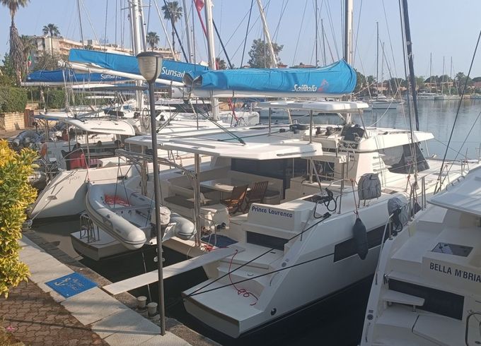 Leopard Catamarans / Robertson & Caine Leopard 45