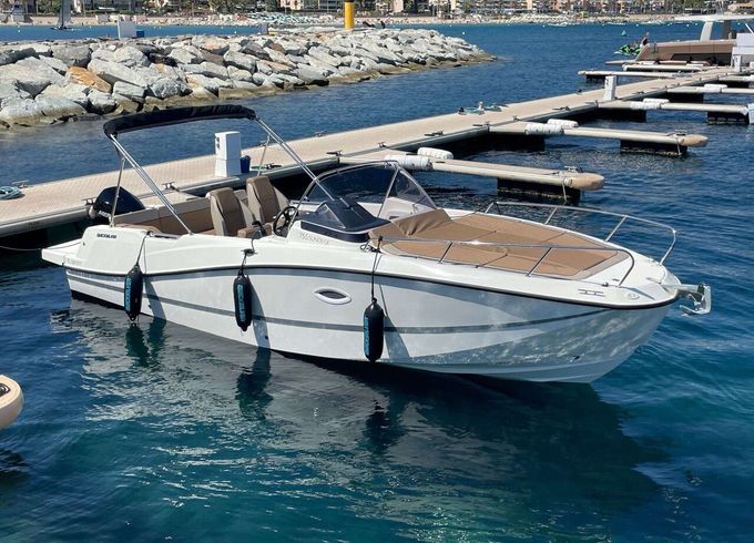 Quicksilver Activ 755 Sundeck