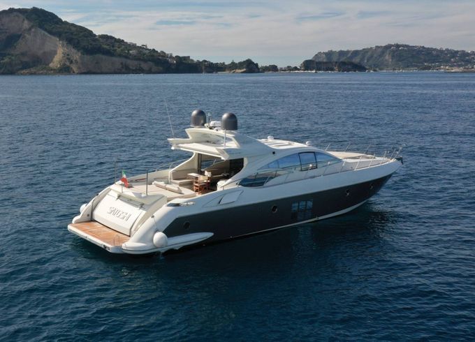 Azimut 68S