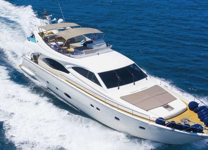 Ferretti LUNA ROSSA