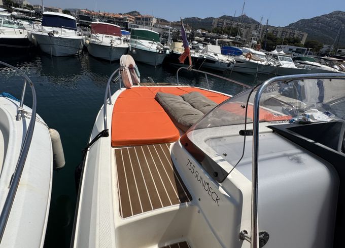 Quicksilver Activ 755 Sundeck
