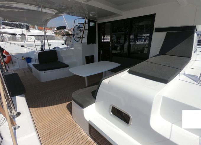 Lagoon 42