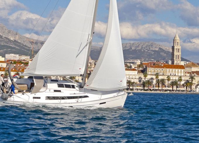 Bavaria Cruiser 37