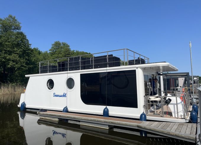 UAB Houseboat LT Trimaran Houseboat 4300