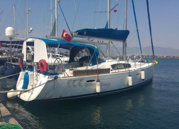 Bénéteau Oceanis 43